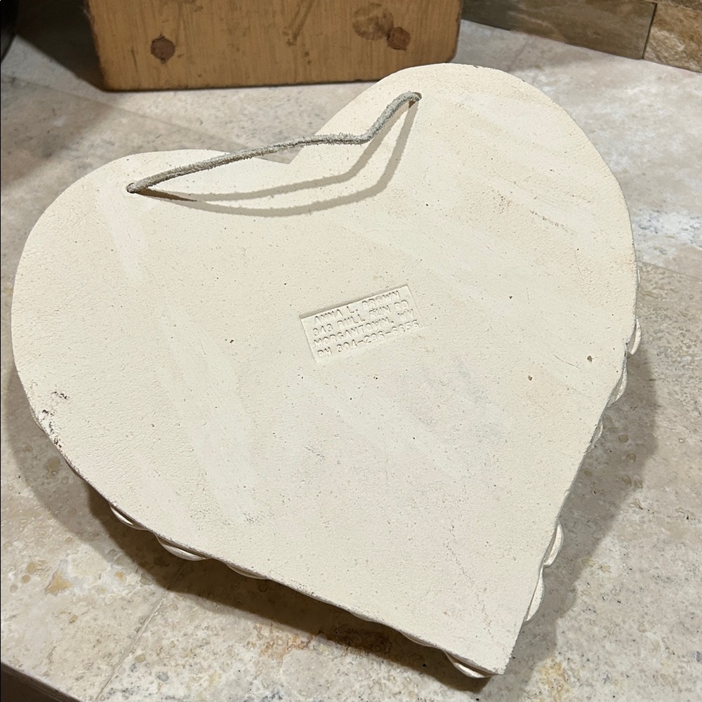 Ceramic heart-shaped pottery wall pocket Vase - Picture 8 of 9